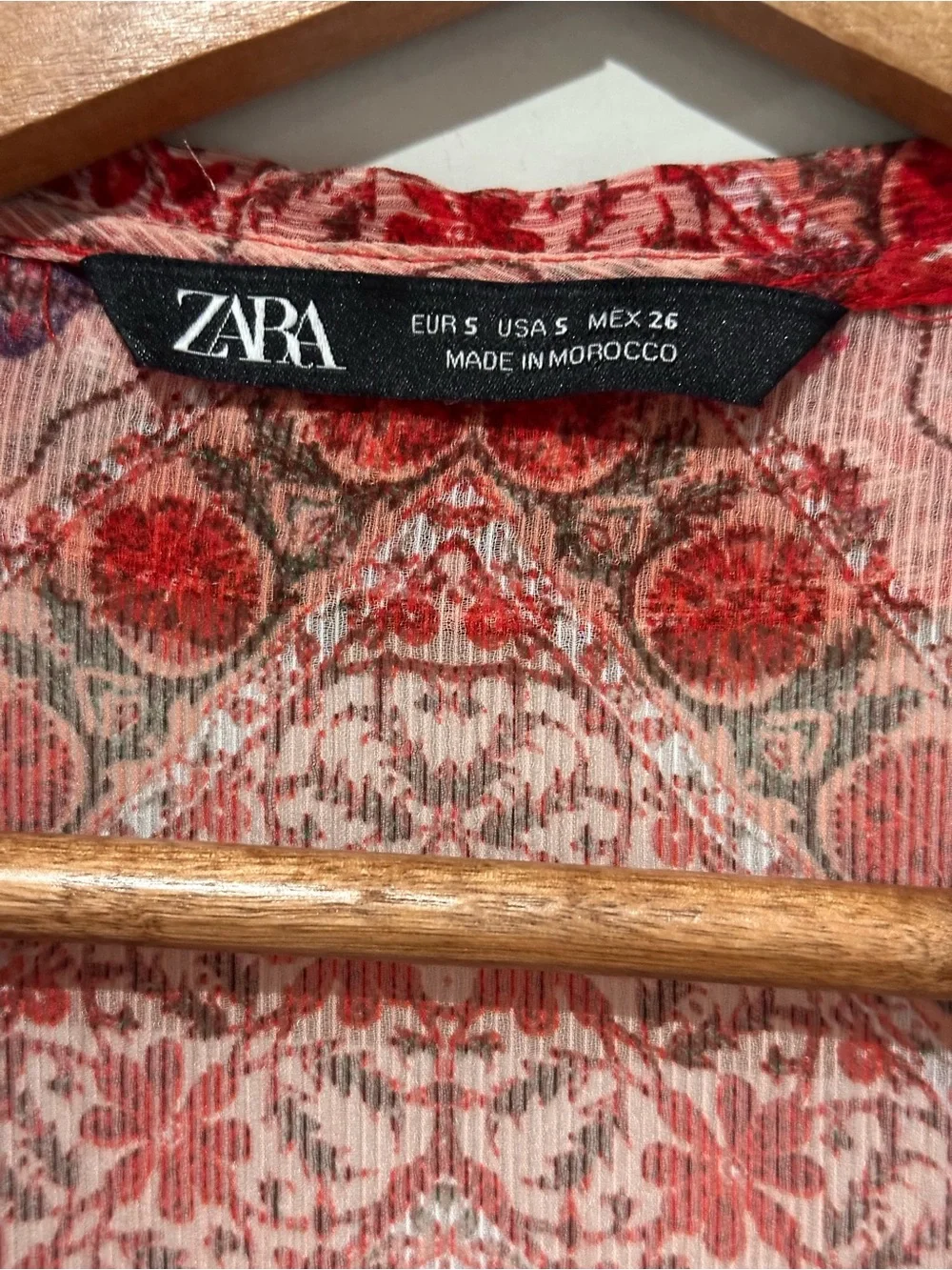 Zara Red Printed Short Sleeve Button-Front Blouse - Picture 3 of 6